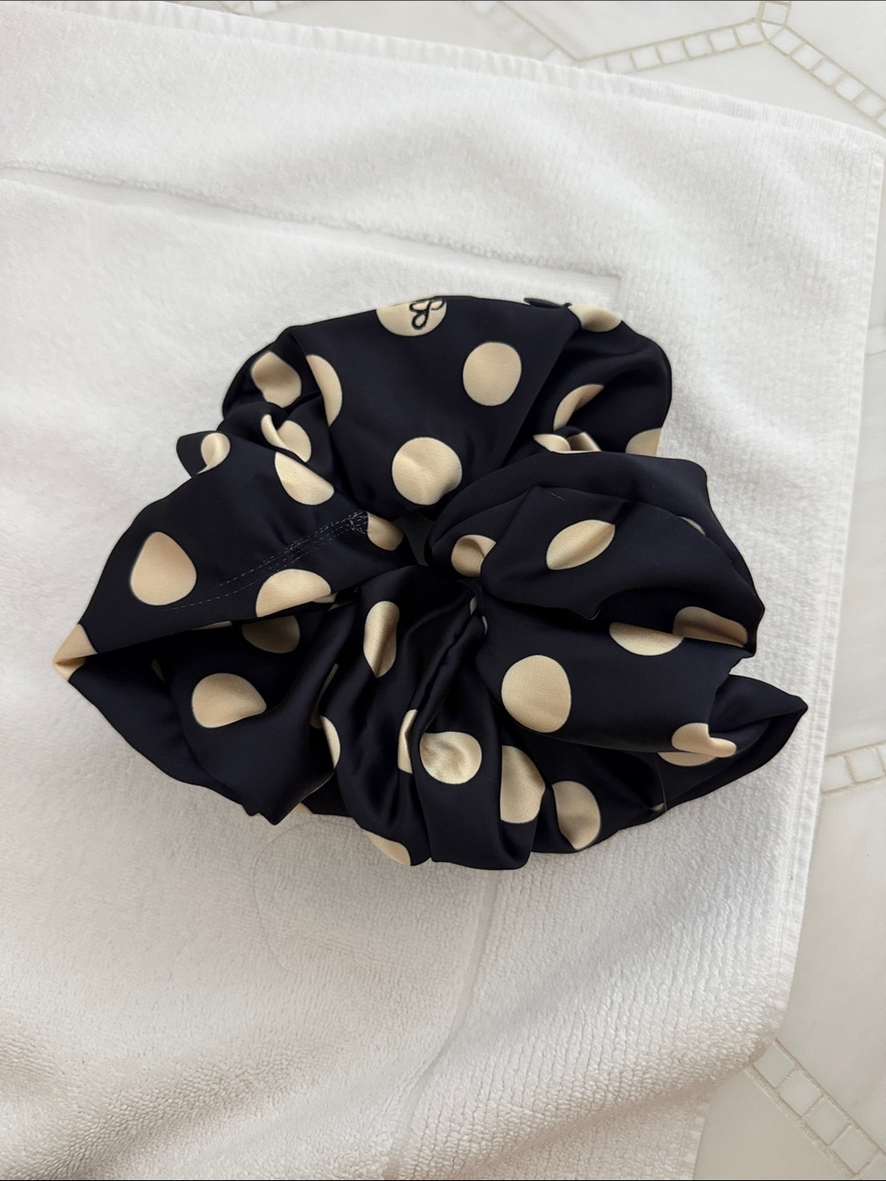 EDIE PARKER Polka Dot Satin Hair Scrunchie - Black & Cream